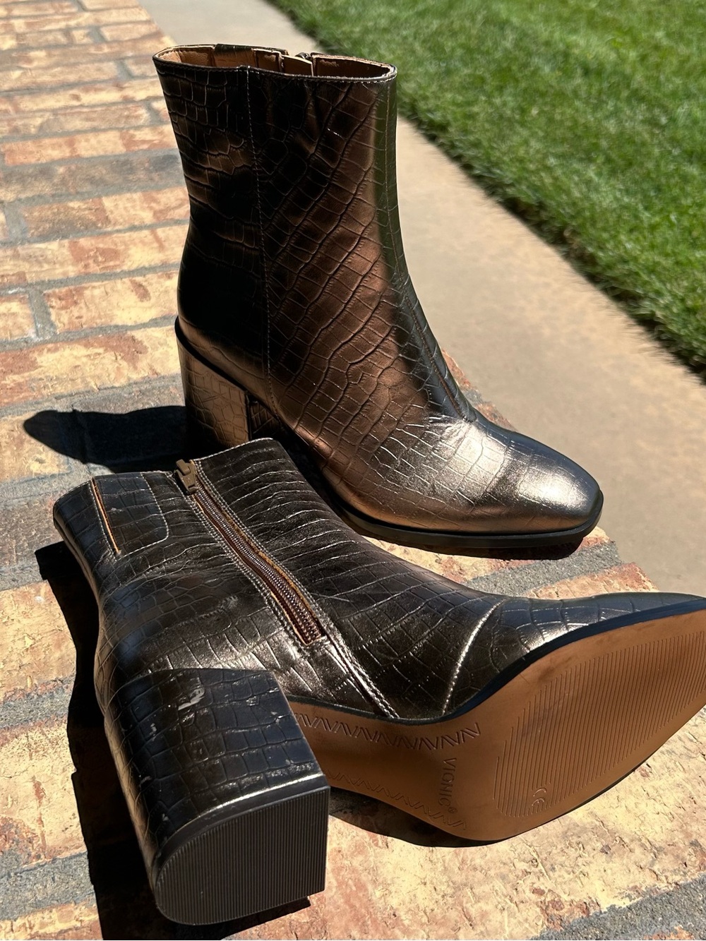 Vionic Metallic Croc-Embossed Ankle Boots - Gold Like NEW Size 6.5 - Picture 5 of 12